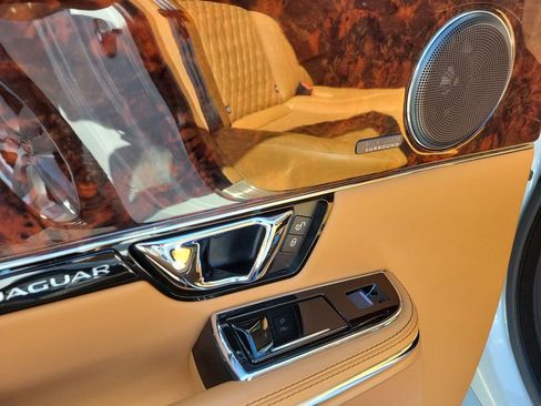 Used 2016 Jaguar XJ L Portfolio RWD image 16