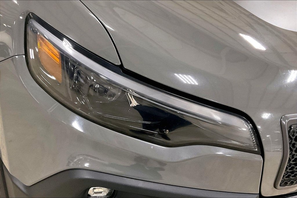 Used 2019 Jeep Cherokee Trailhawk w/ Cold Weather Group AWD/4WD image 26