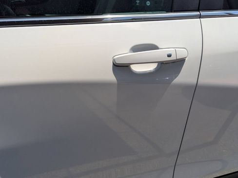 Used 2024 Chevrolet Equinox LT FWD image 8