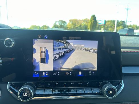 Used 2024 Chevrolet Colorado Z71 w/ Z71 Convenience Package 2 image 25