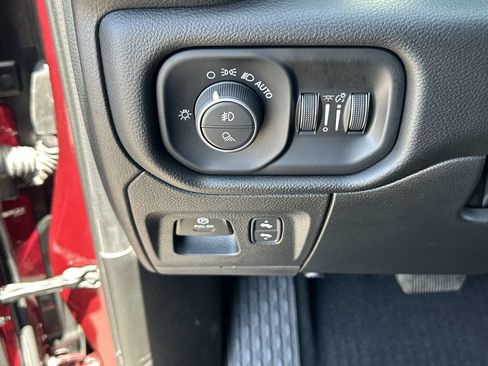 Used 2025 RAM 1500 Laramie w/ Sport Appearance Package AWD/4WD image 18