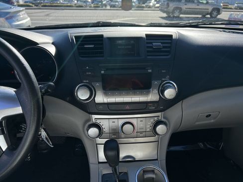 Used 2011 Toyota Highlander 4WD image 11