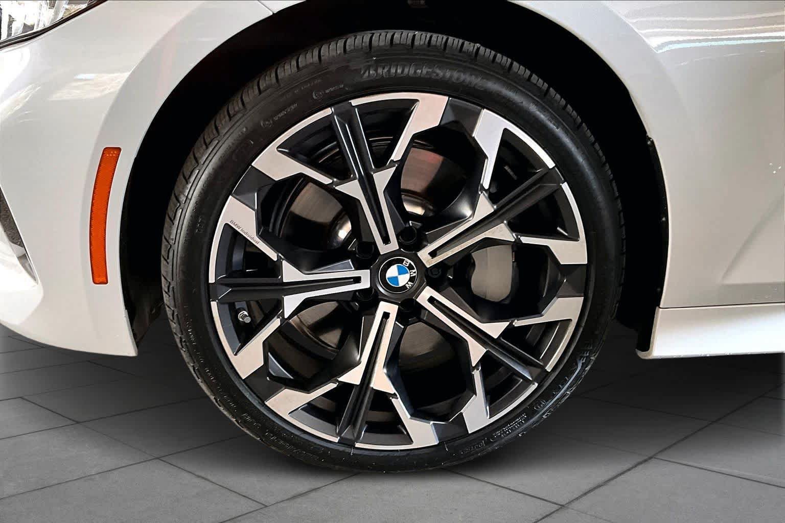 Used 2025 BMW 330i Sedan w/ Premium Package RWD image 9
