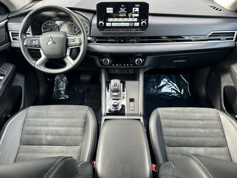 Used 2024 Mitsubishi Outlander SE image 15
