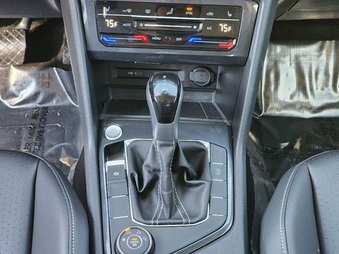 Used 2024 Volkswagen Tiguan SE image 29