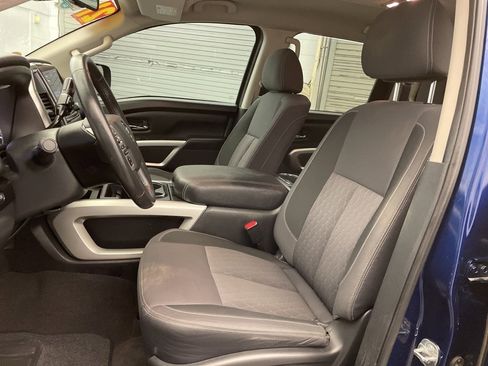 Used 2021 Nissan Titan SV w/ SV Convenience Package image 19