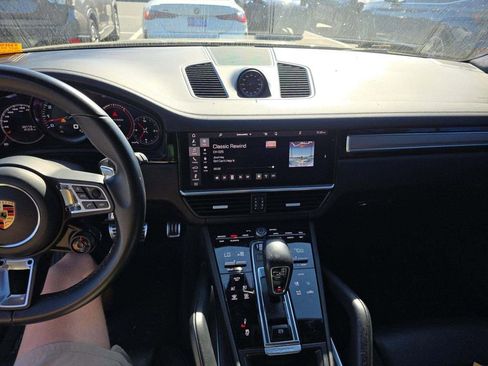 Used 2021 Porsche Cayenne Turbo image 6