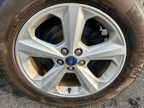 Used 2018 Ford Edge SE image 12