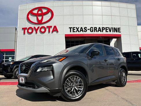 Used 2023 Nissan Rogue S image 2