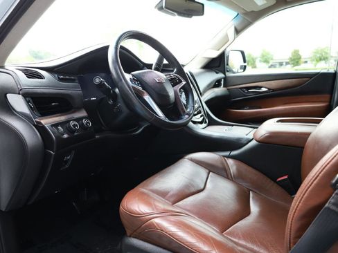 Used 2016 Cadillac Escalade Premium AWD/4WD image 9