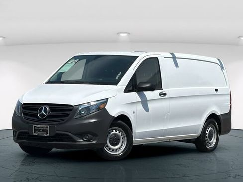 Used 2023 Mercedes-Benz Metris image 2