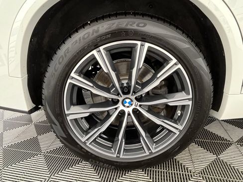 Used 2022 BMW X5 xDrive40i w/ M Sport Package AWD/4WD image 16