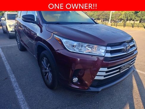 Used 2017 Toyota Highlander XLE AWD/4WD image 3