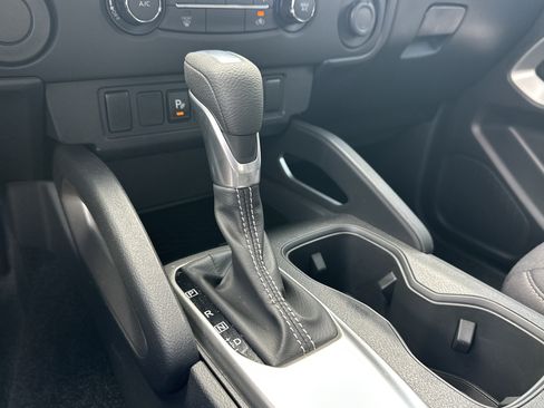 Used 2025 Nissan Frontier SV RWD image 30