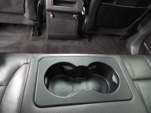 Used 2017 Land Rover Discovery SE image 19