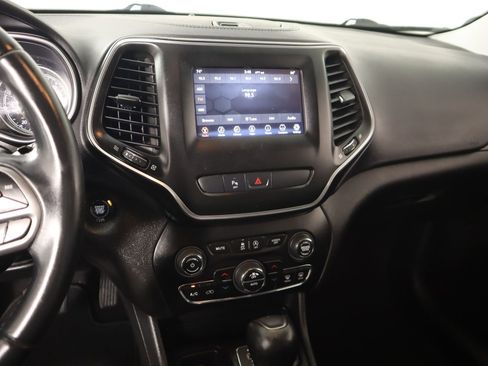 Used 2019 Jeep Cherokee Latitude Plus w/ Comfort/Convenience Group image 5