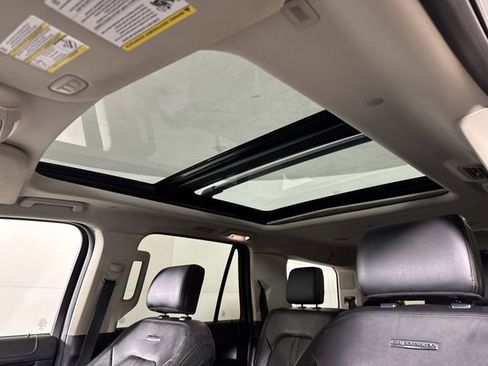 Used 2018 Ford Expedition Platinum image 18