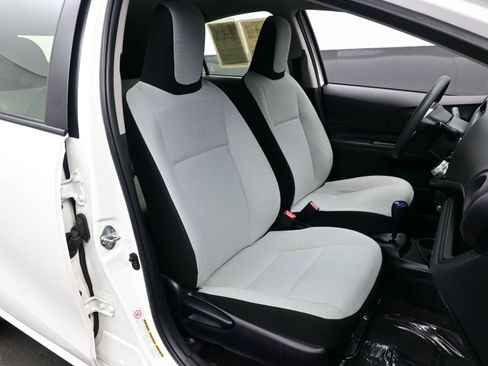 Used 2016 Toyota Prius C One image 13