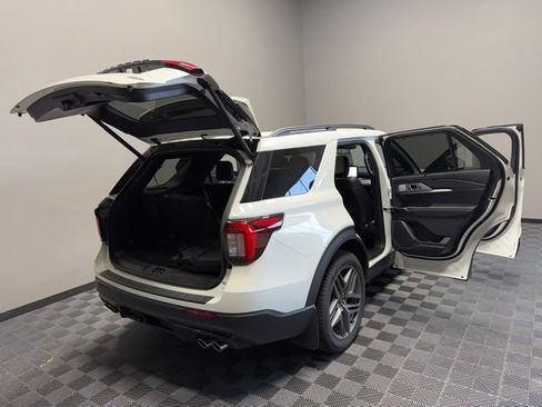 Used 2025 Ford Explorer ST AWD/4WD image 29