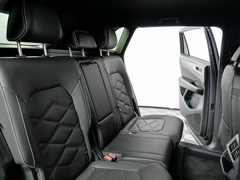 Certified 2025 Volkswagen Atlas Cross Sport SE image 20