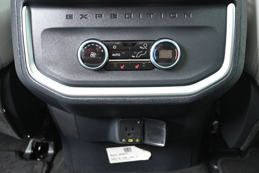 Used 2025 Ford Expedition Max Platinum AWD/4WD image 18
