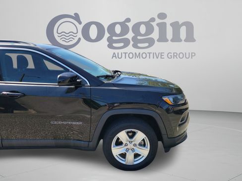 Used 2022 Jeep Compass Latitude w/ Sun and Sound Group AWD/4WD image 32
