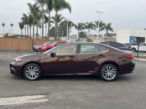 Used 2016 Lexus ES 300h Hybrid image 2