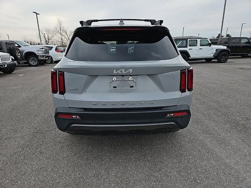 Used 2022 Kia Sorento S w/ Panoramic Sunroof Package image 6