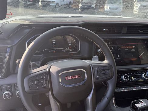 Used 2025 GMC Sierra 1500 AT4 image 13