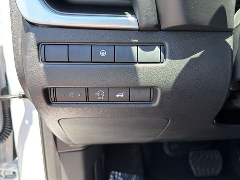 New 2026 Nissan Rogue SV FWD image 19