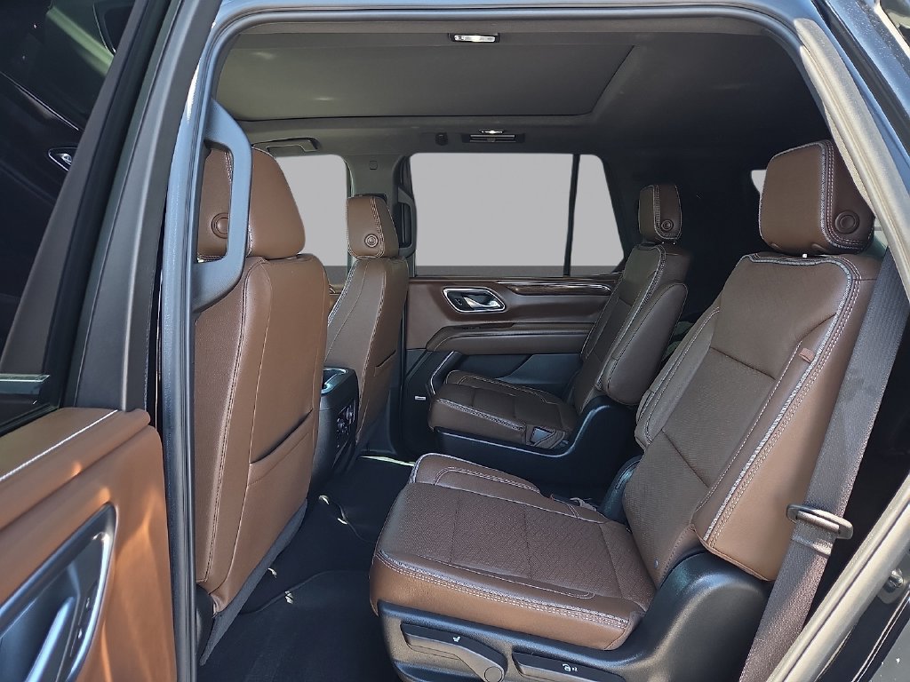 Used 2024 Chevrolet Tahoe High Country AWD/4WD image 11