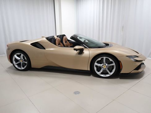 Used 2022 Ferrari SF90 Spider AWD/4WD image 6