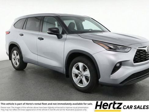 Used 2025 Toyota Highlander LE image 1