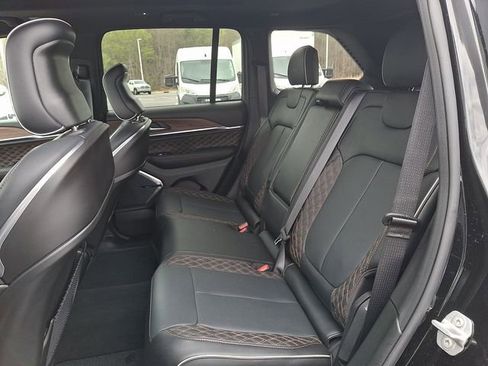 Used 2025 Jeep Grand Cherokee Summit w/ Obsidian Package AWD/4WD image 10