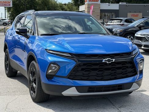 Used 2025 Chevrolet Blazer LT w/ Sound & Technology Package FWD image 2