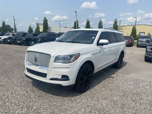 Used 2023 Lincoln Navigator L Reserve AWD/4WD image 2