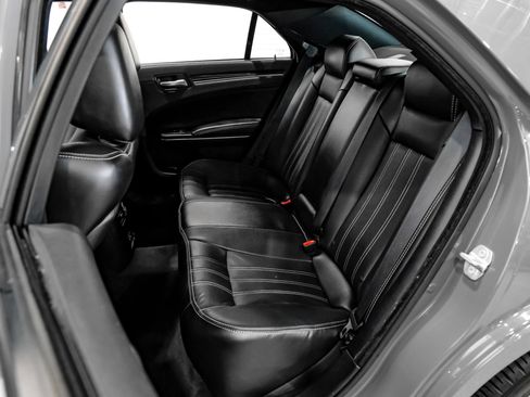Used 2018 Chrysler 300 S w/ 300S Premium Group RWD image 52