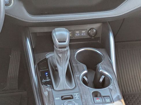 Used 2022 Toyota Highlander Limited image 24