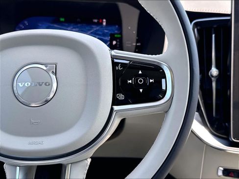New 2026 Volvo XC90 T8 Ultra w/ Protection Package Premier AWD/4WD image 18