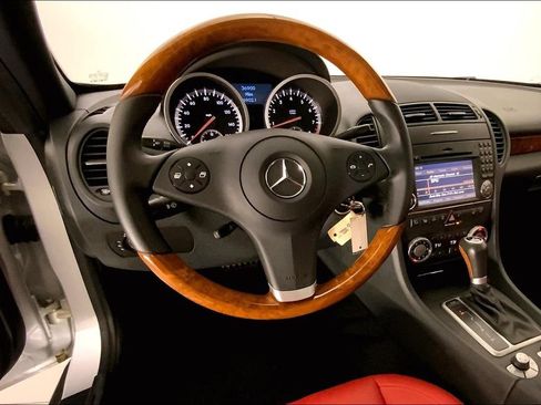 Used 2010 Mercedes-Benz SLK 350 image 4