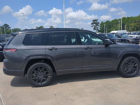 New 2026 Jeep Grand Cherokee L Summit w/ Obsidian Package AWD/4WD image 8