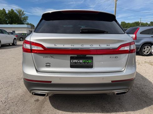 Used 2016 Lincoln MKX Reserve w/ Climate Package AWD/4WD image 4