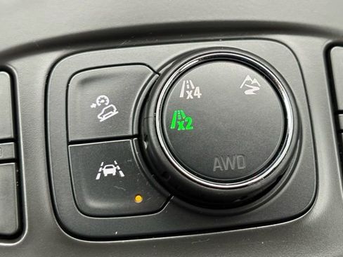 Used 2023 GMC Terrain SLE w/ Driver Convenience Package image 17