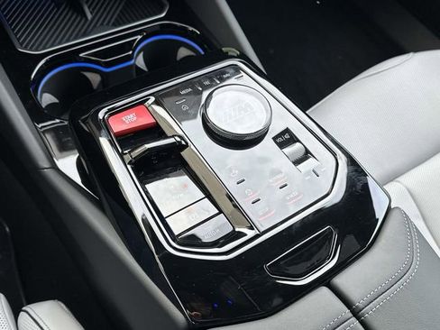 New 2026 BMW M5 w/ Carbon Package image 16