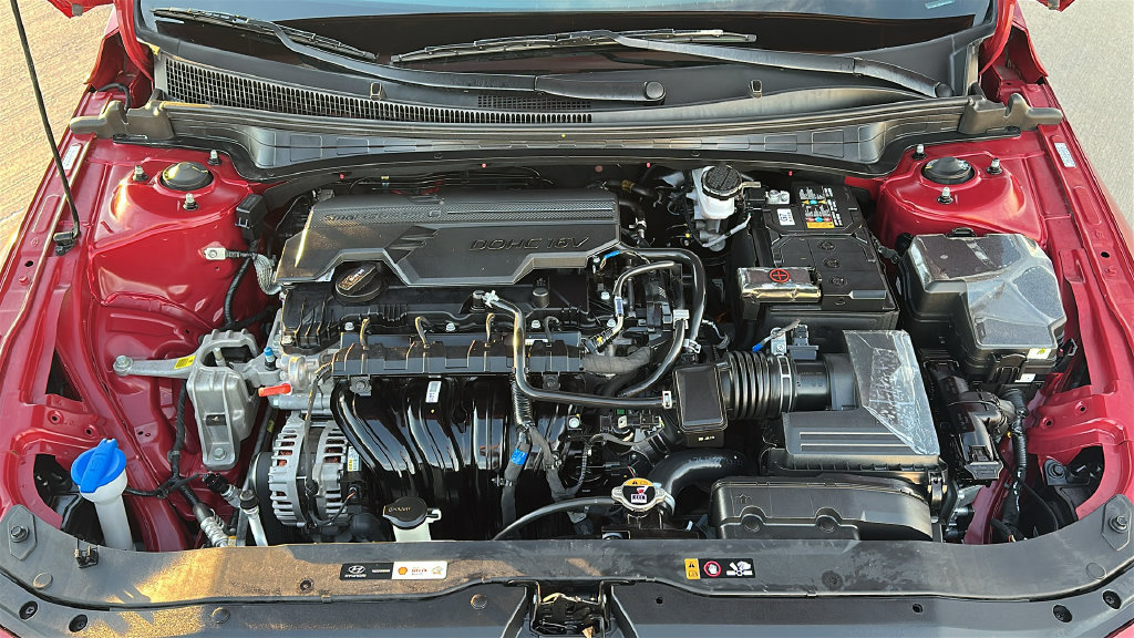 Used 2024 Hyundai Elantra SE FWD image 3