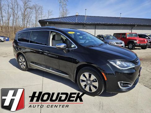 Used 2018 Chrysler Pacifica Limited w/ Advanced Safetytec Group image 1