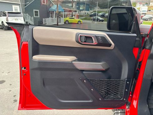 Used 2022 Ford Bronco Wildtrak image 16