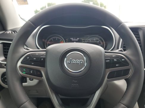 Used 2020 Jeep Cherokee Latitude Plus w/ Comfort/Convenience Group FWD image 21
