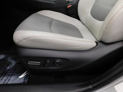 Used 2019 Toyota RAV4 Limited image 24