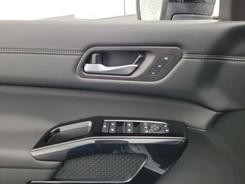 New 2026 Nissan Pathfinder Platinum image 17